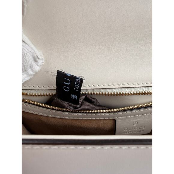 GUCCI Sylvie Embroidered Floral Shoulder Bag in White - Picture 11 of 16